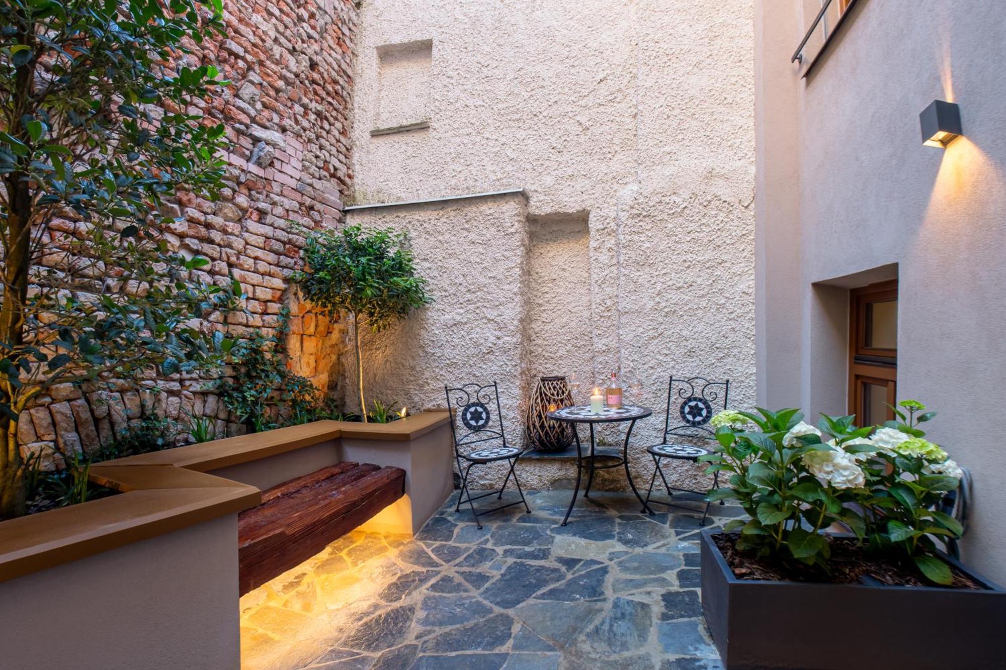 أولوموك White Wolf Boutique Apartments المظهر الخارجي الصورة