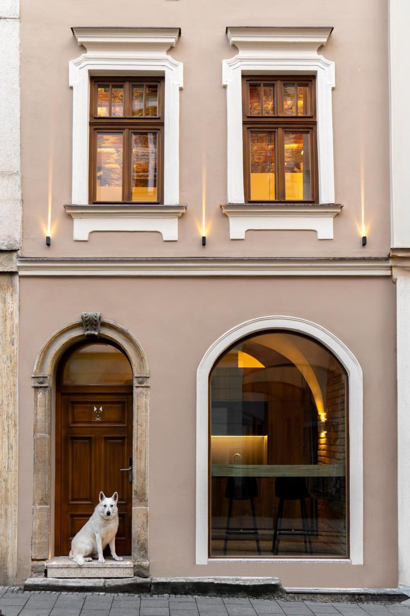أولوموك White Wolf Boutique Apartments المظهر الخارجي الصورة