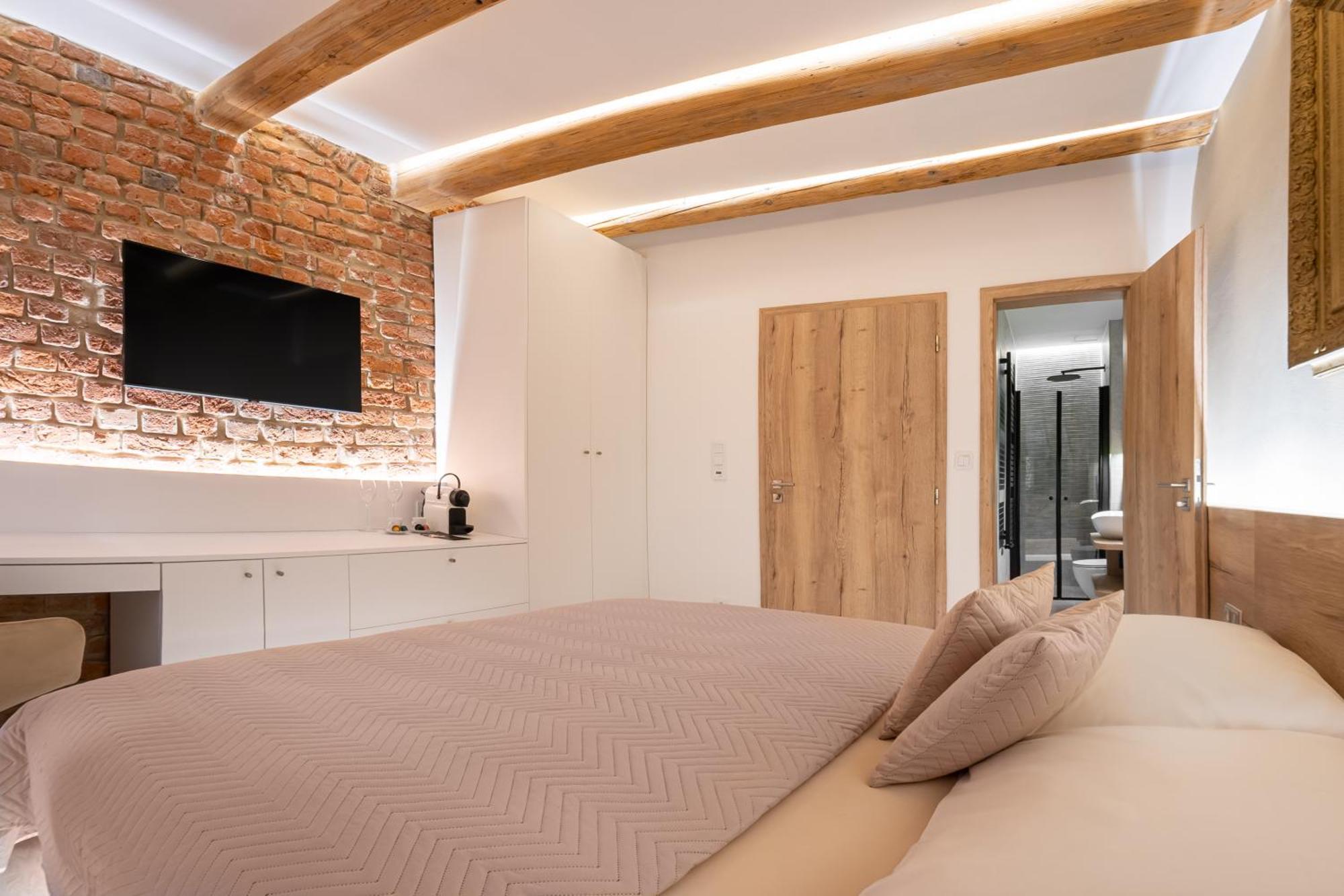 أولوموك White Wolf Boutique Apartments المظهر الخارجي الصورة